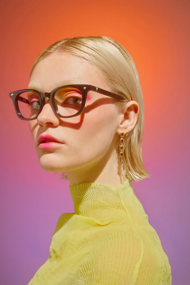 Eyeglasses Trends 2022, model wears VADA eyeglasses.