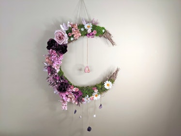 This crescent moon wreath is very kawaii goth room decor. 