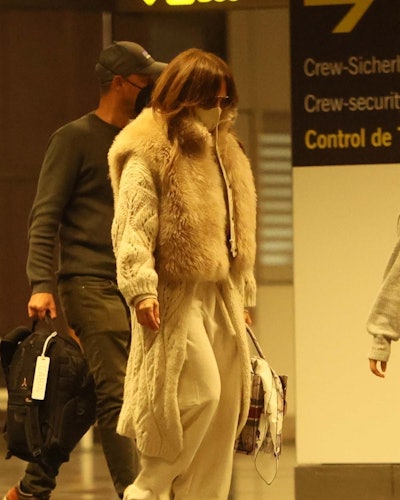Jennifer Lopez wears Gucci shearling slides.