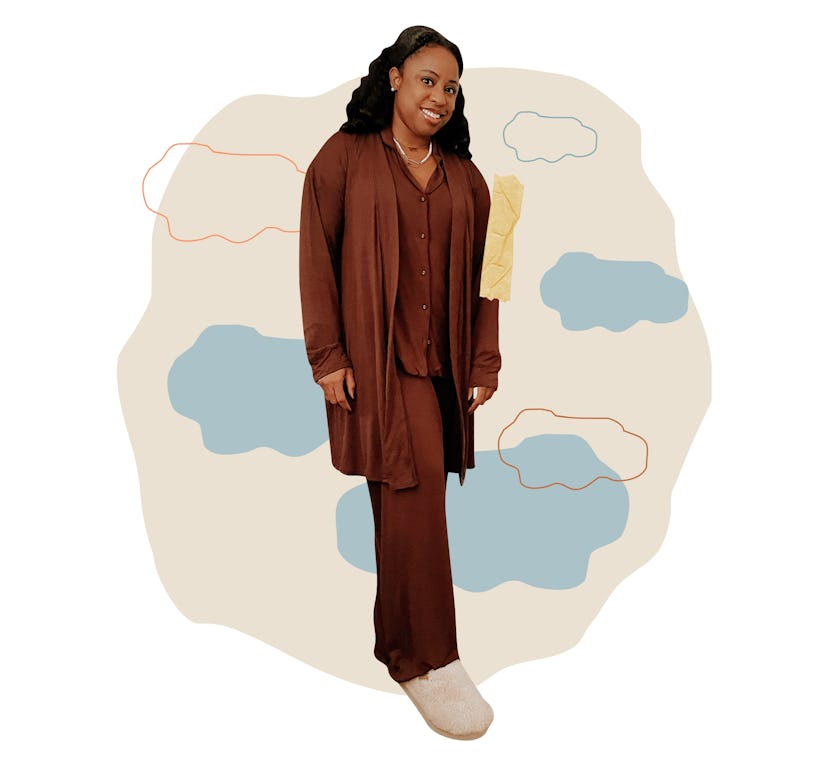 Jessica Andrews reviews Skims robe and pajamas from the sleep collection.