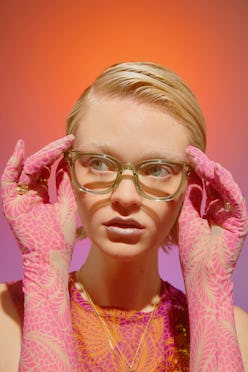 Eyeglasses Trends 2022, model wears VADA eyeglasses.