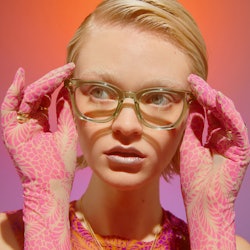 Eyeglasses Trends 2022, model wears VADA eyeglasses.