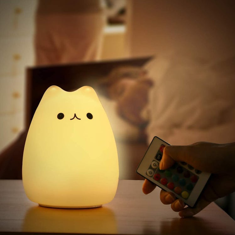 This cat lamp is very kawaii decor.