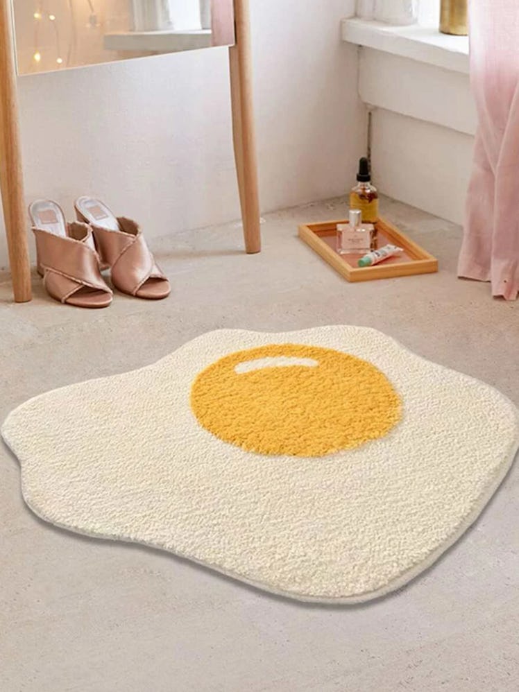 This egg rug from Shein is kawaii room decor. 