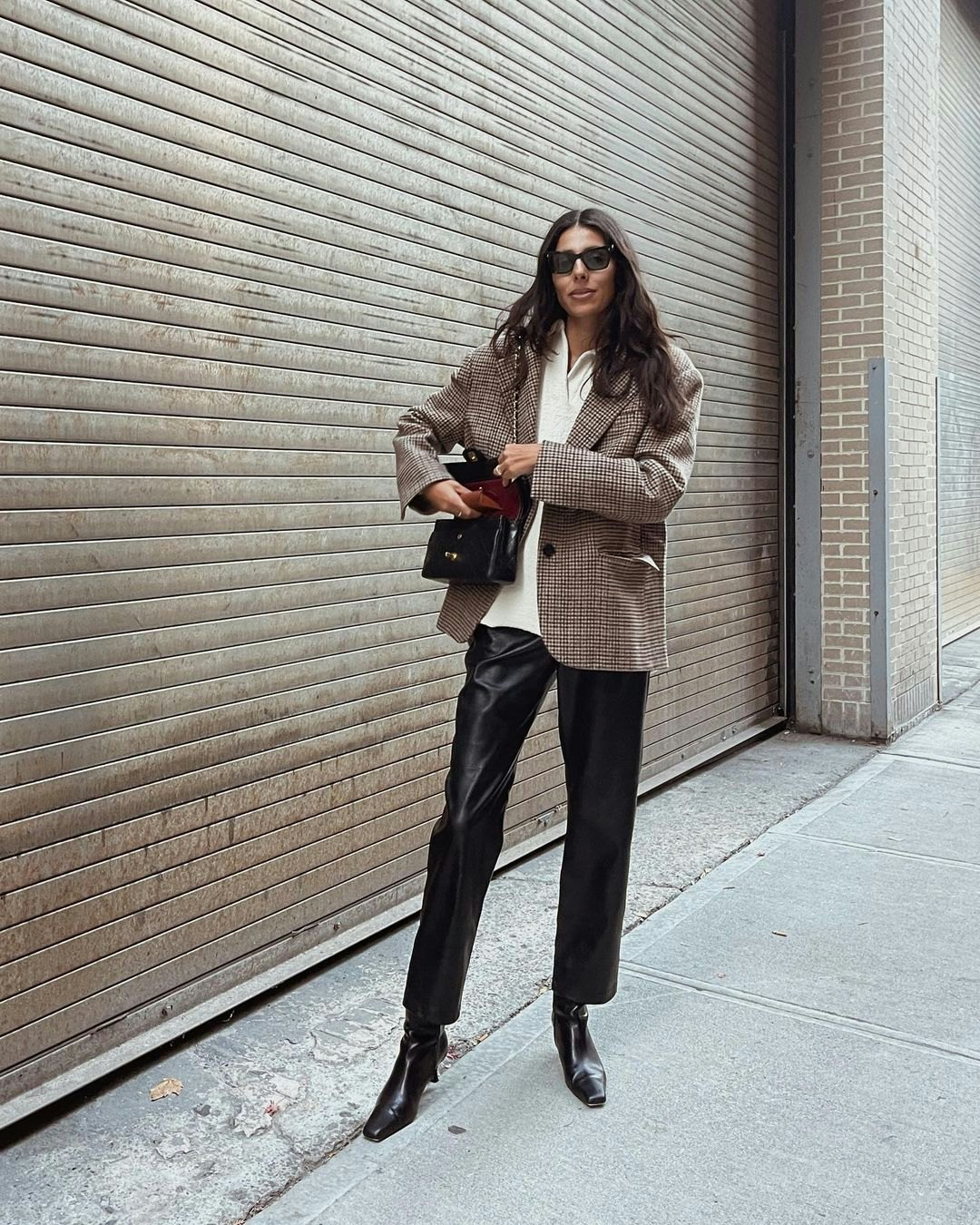 5 Faux Leather Pants Outfit Ideas For Easy Winter Dressing