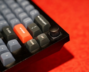 The knob on the Keychron Q2 is programmable using VIA software.