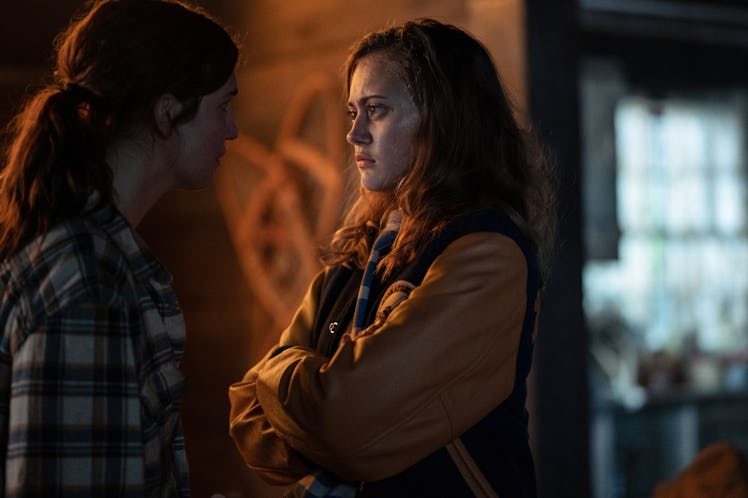 Sophie Nelisse as Teen Shauna and Ella Purnell as Teen Jackie in YELLOWJACKETS