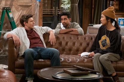 Sid (Suraj Sharma), and Ellen (Tien Tran) consoling Jesse (Chris Lowell) on 'How I Met Your Father'