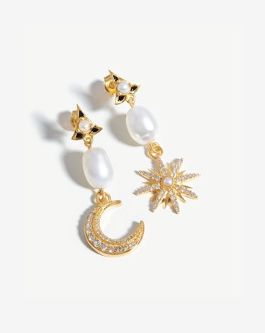 Missoma x Harris Reed pearl earrings.