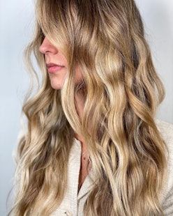 Two-Tone Cozy Long Wavy Hair in Blonde