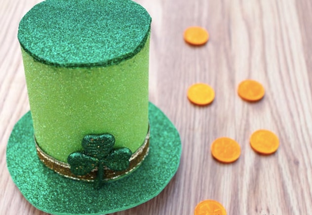 A glitter top hat makes a great St. Patrick's Day decoration you can DIY