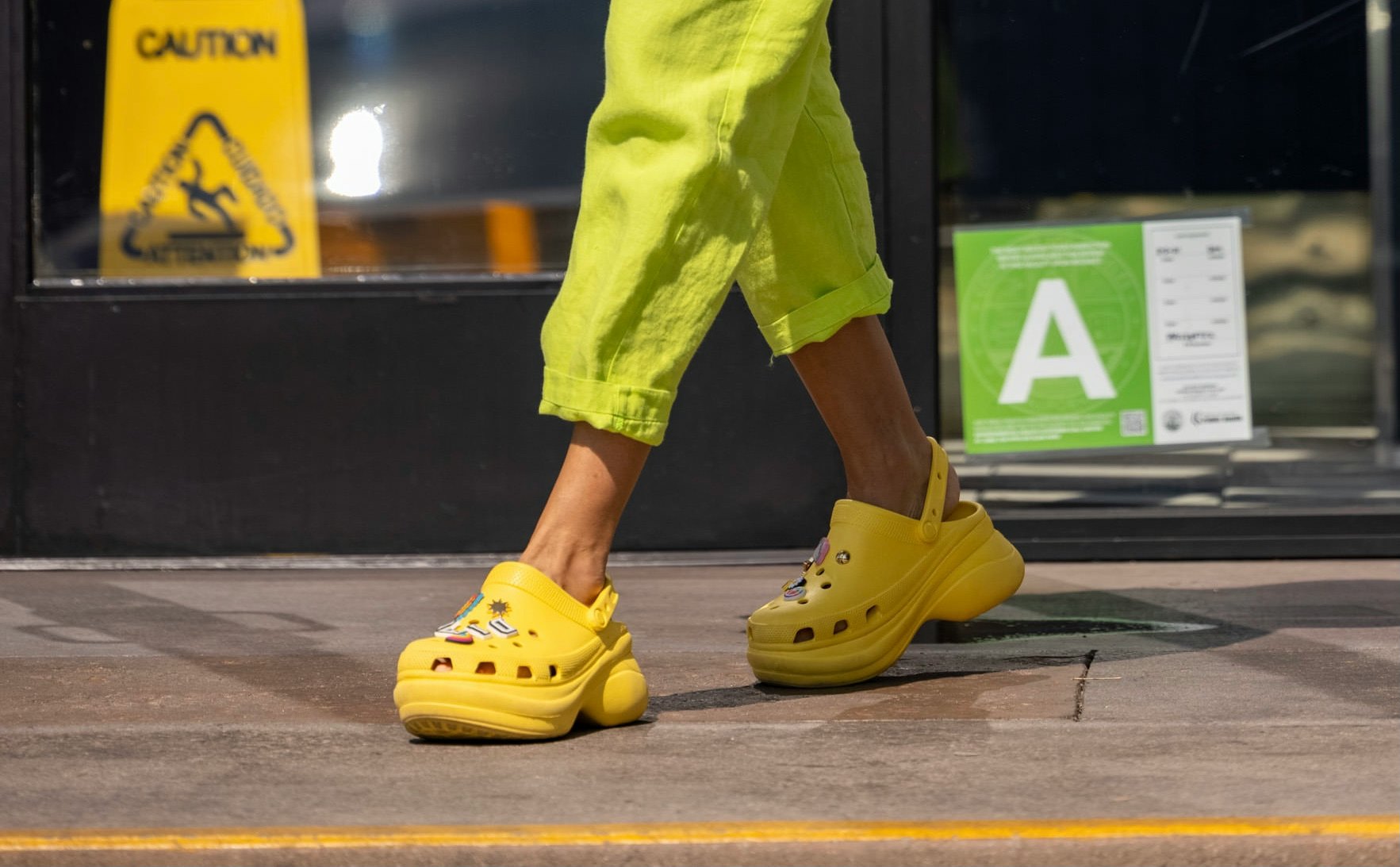 balenciaga crocs men