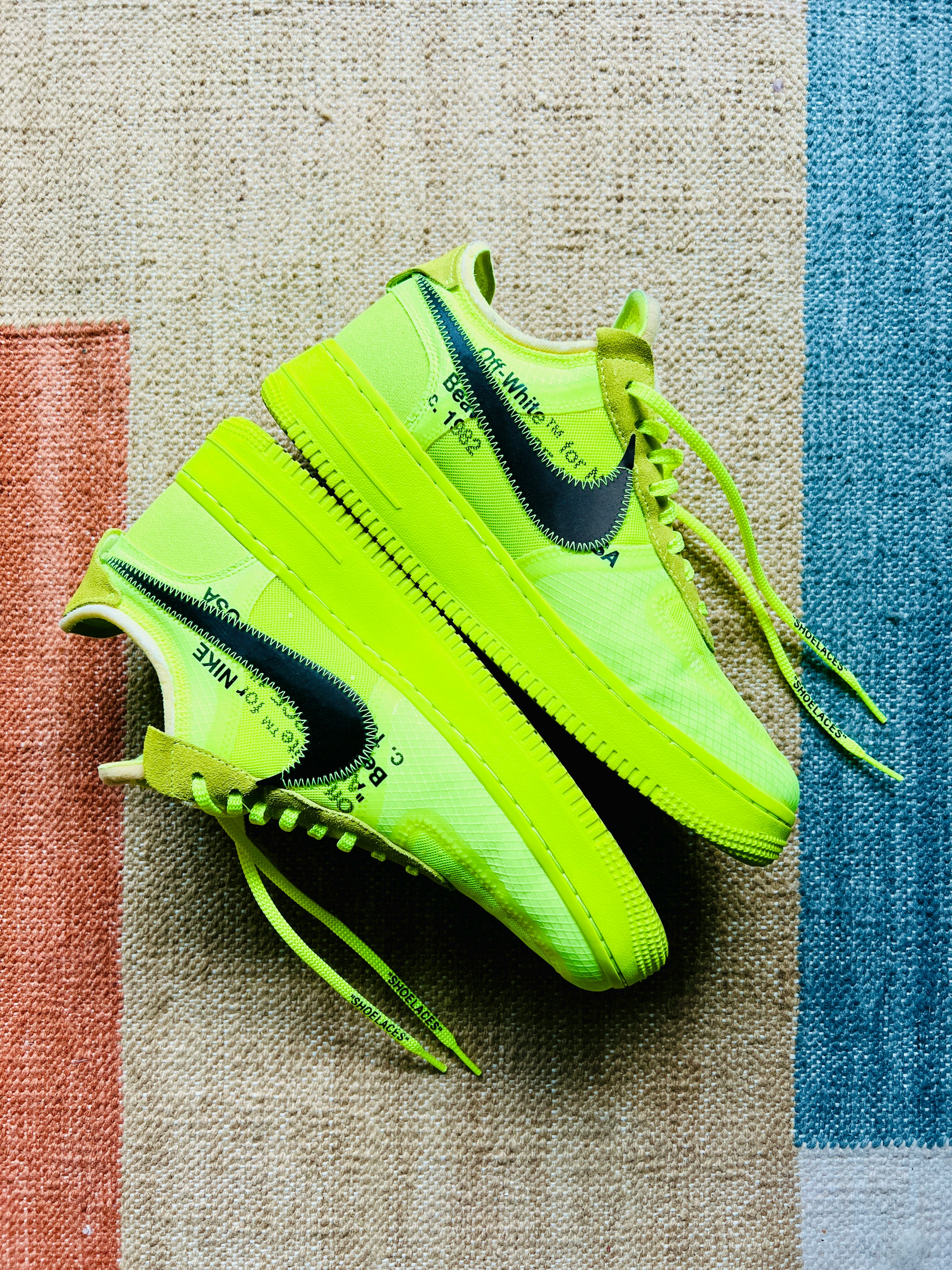 Air force 1 volt on outlet feet