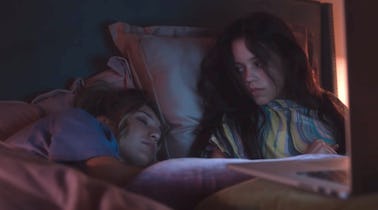 Jenna Ortega &amp; Maddie Ziegler Star In &#39;The Fallout&#39; Trailer