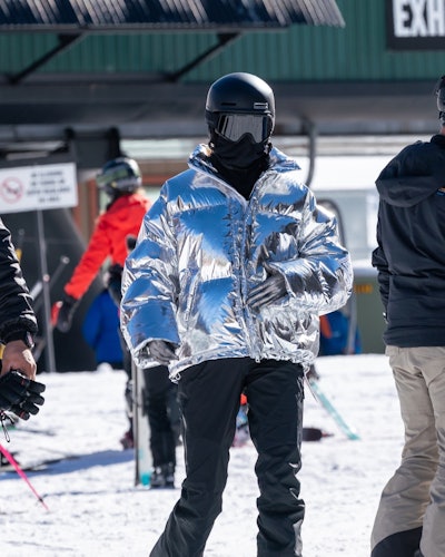 Kendall Jenner snowboarding outfit.