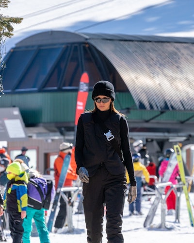 Kendall Jenner snowboarding outfit.