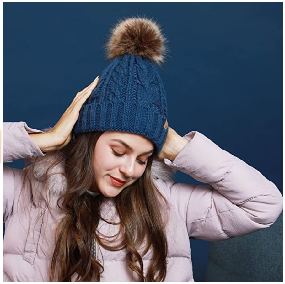 REDESS Fleece Lined Cable Knit Pompom Beanie