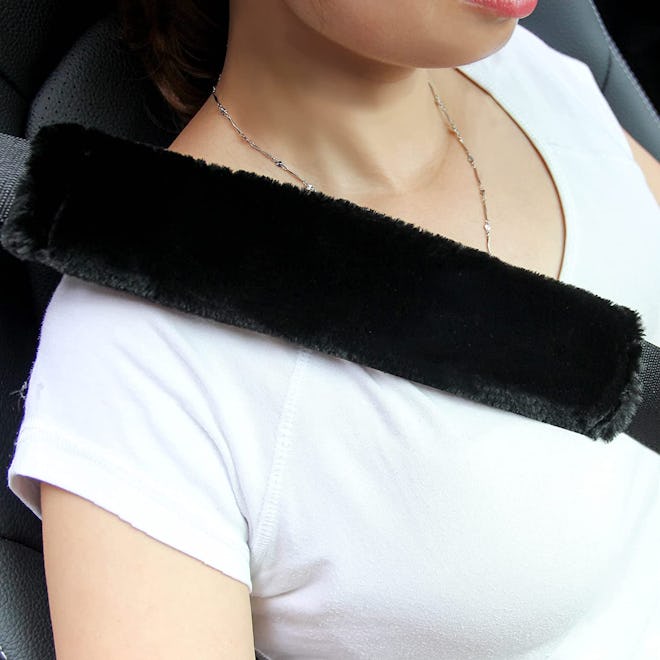 Amooca Faux Fur Seat Belt Shoulder Pad