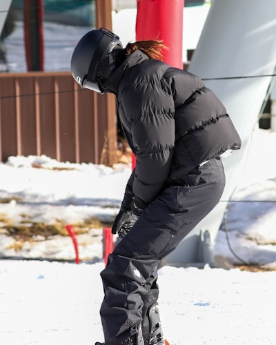 Kendall Jenner snowboarding outfits.