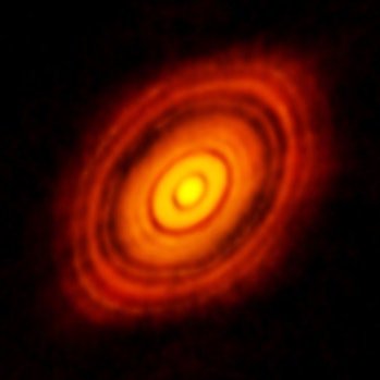 This is the sharpest image ever taken by ALMA as of 2014— sharper than is routinely achieved in visi...