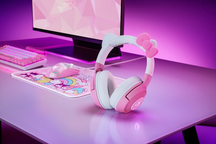 Hello Kitty Razer Bluetooth headset.