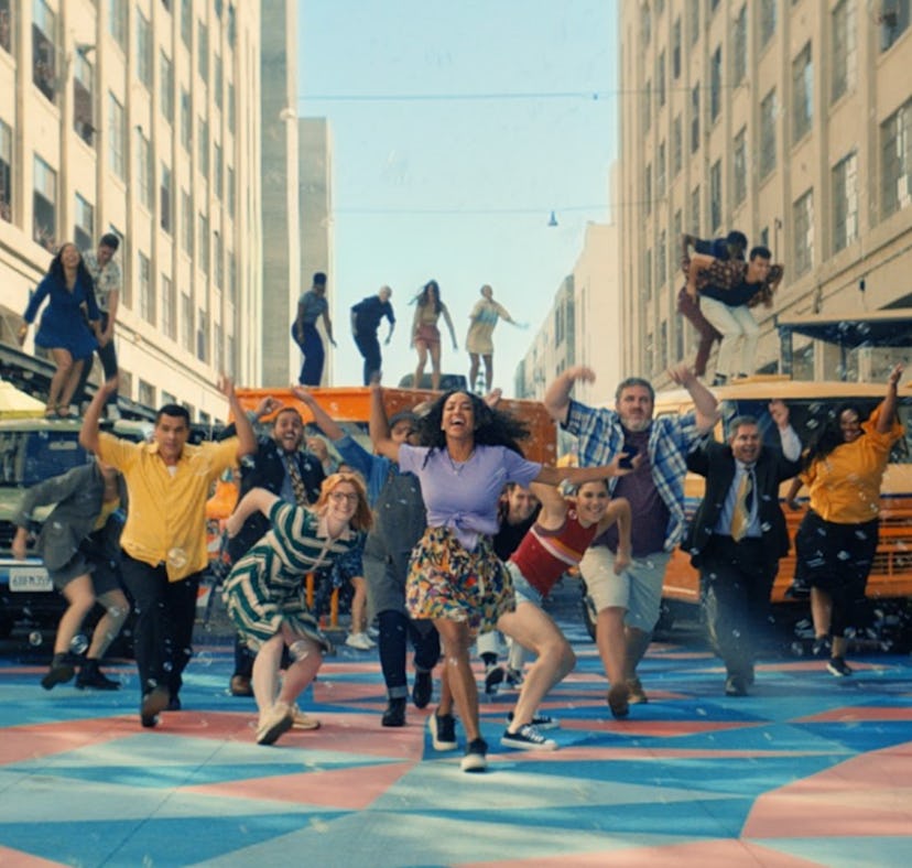 Vroom's Super Bowl 2022 commercial is a full-on musical with choreography from 'La La Land's Mandy M...