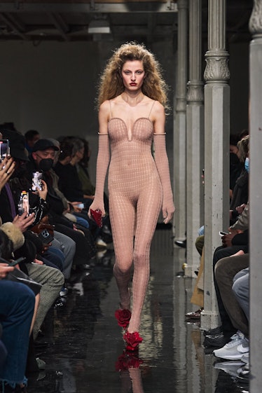 Model in pure nude look on the Alaïa runway autumn 2022