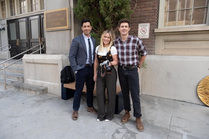 Drew (Josh Peck), Sophie (Hilary Duff), and Jesse (Chris Lowell) in 'How I Met Your Father' Episode ...