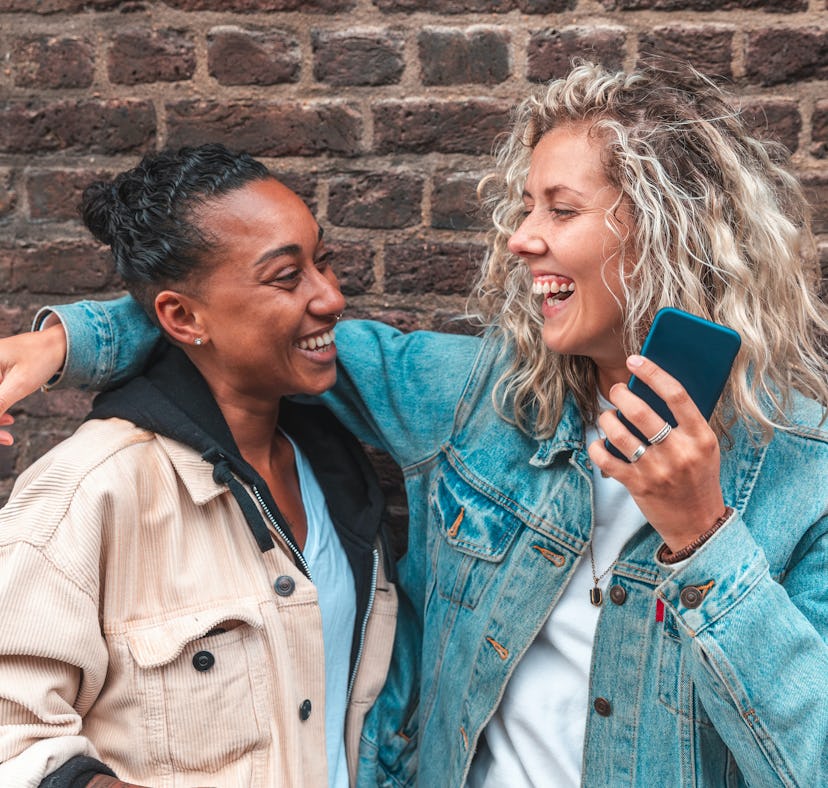 Couple answers Hinge's "I want someone who" prompt