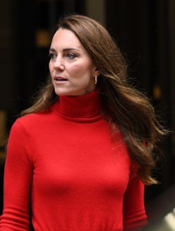 Kate Middleton wearing gold hoop earrings.