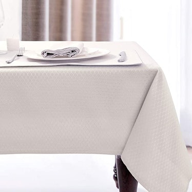 JUCFHY Spill-Resistant Table Cloth