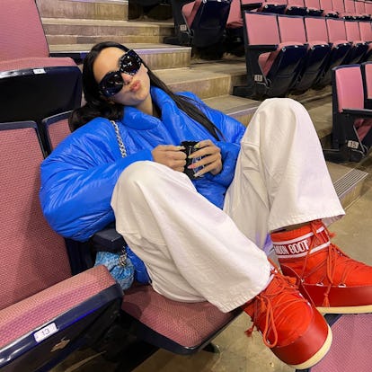 Dua Lipa wearing Moon Boots.