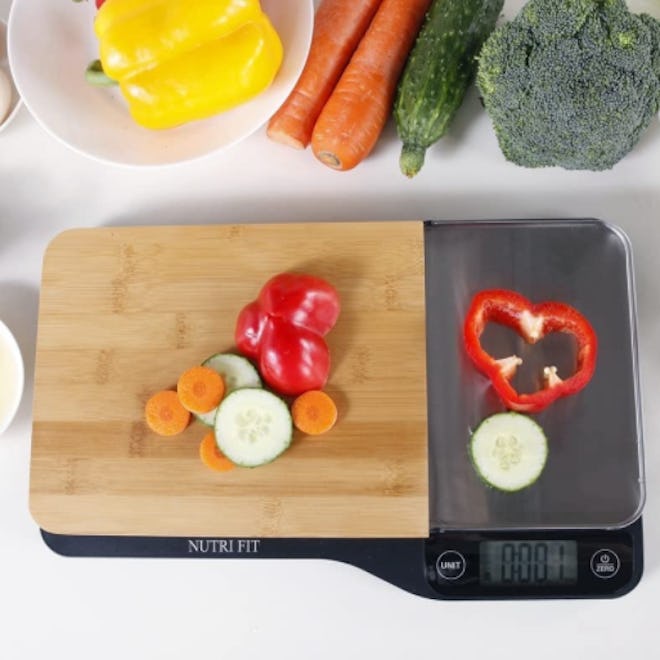 NUTRI FIT Cutting Board with Food Scale