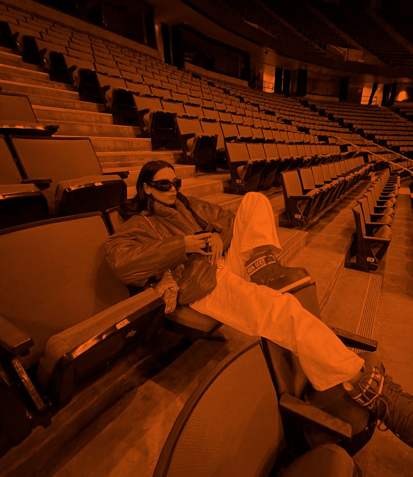 Dua Lipa wearing Moon Boots.