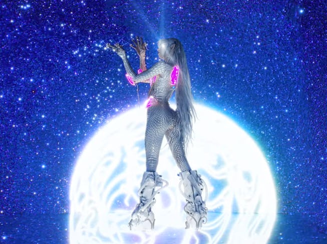 Grimes and Jennie wear Asher Levine in the "Shinigami Eyes" video.