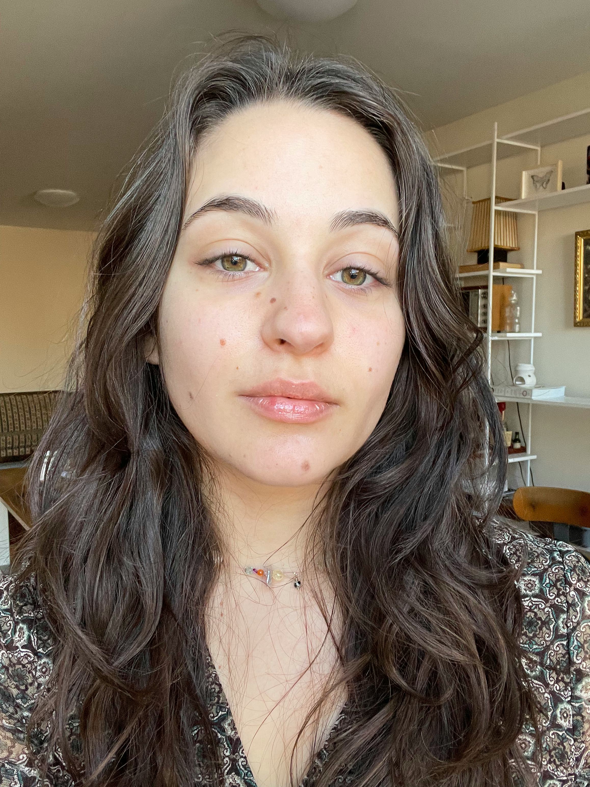 Model wearing a Drunk Elephant A-Gloei Maretinol Oil