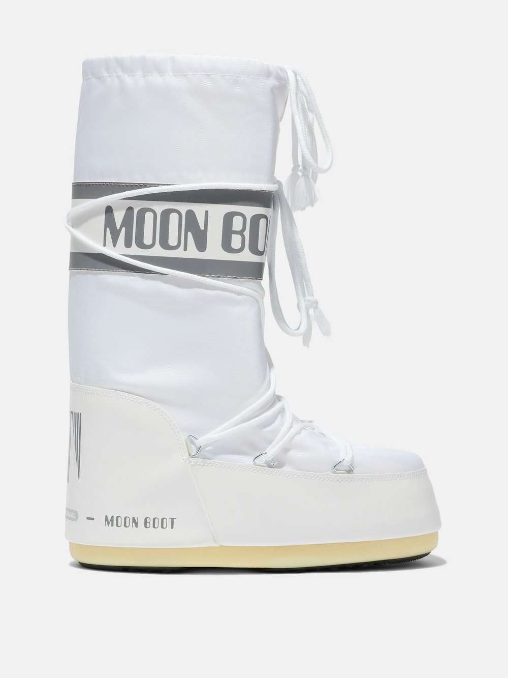 7 OUTFIT IDEAS WITH MOON BOOTS, WINTER'S “IT” ACCESSORY (NYLON