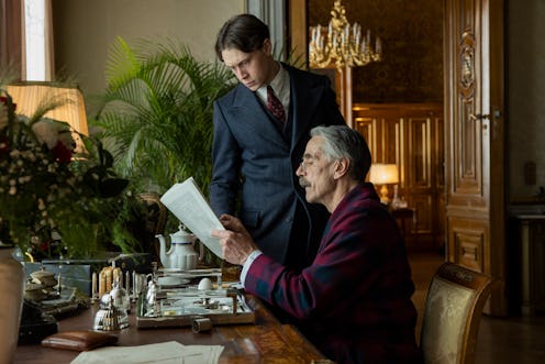 Munich – Edge of War. (L to R) George MacKay as Hugh Legat, Jeremy Irons as Neville Chamberlain, in ...