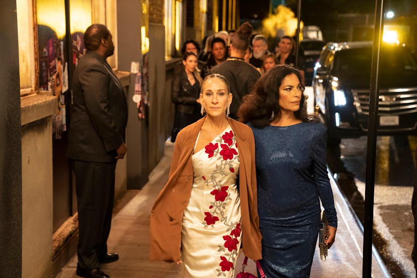 Sarah Jessica Parker & Sarita Choudhury filming 'And Just Like That...'