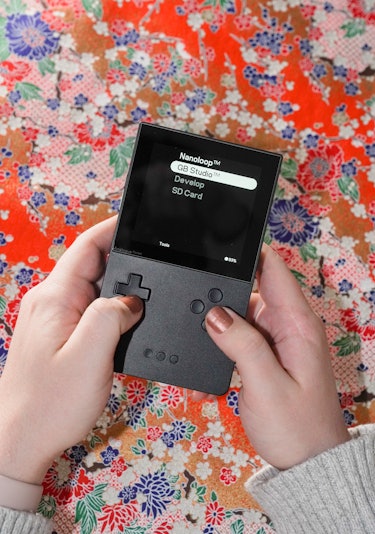 A photo of the Analogue Pocket on it's menu screen