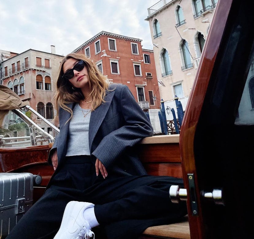 Hailey Bieber outfit photo.