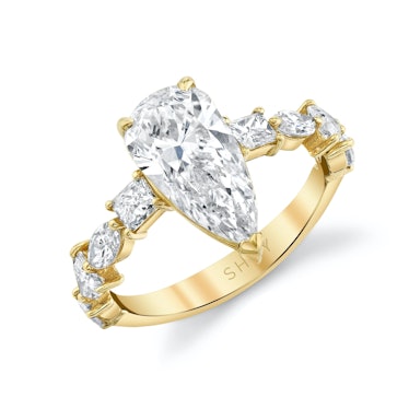 Elongated Pear Diamond Ring