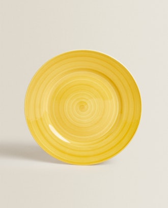 Yellow Earthenware Tableware with a Yellow Spiral Design