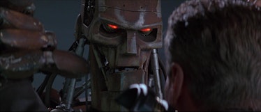 The evil robot from judge dredd facing off with sylvester stallone 