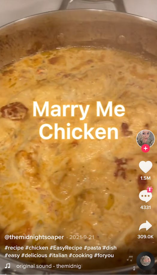 This TikToker shows how to make marry me chicken recipe on TikTok.