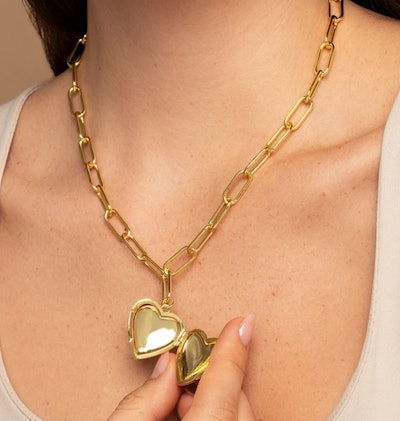 Model with chunky gold heart-shaped locket
