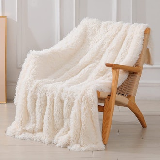 Tuddrom Decorative Fuzzy Faux Fur Throw Blanket 