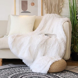 Decorative Extra Soft Faux Fur Throw Blanket