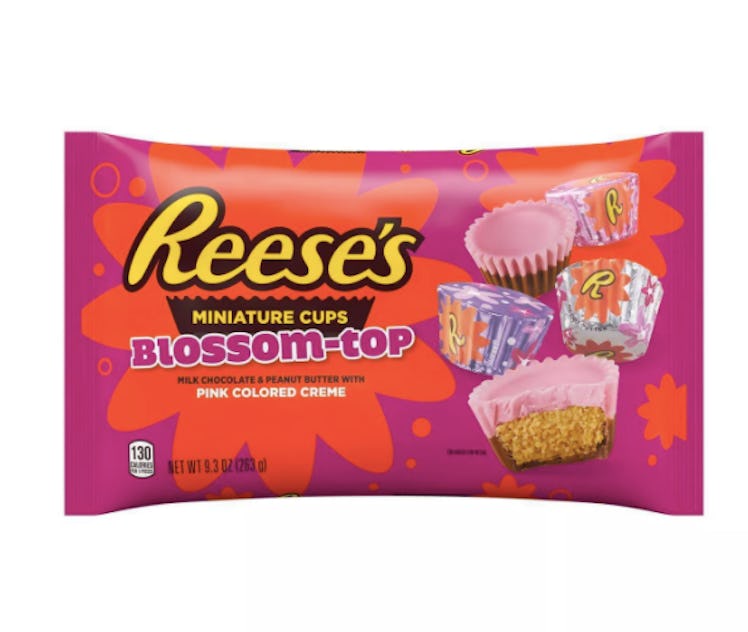 Hershey's Valentine's Day 2022 chocolates include new pink Reese's Miniatures.