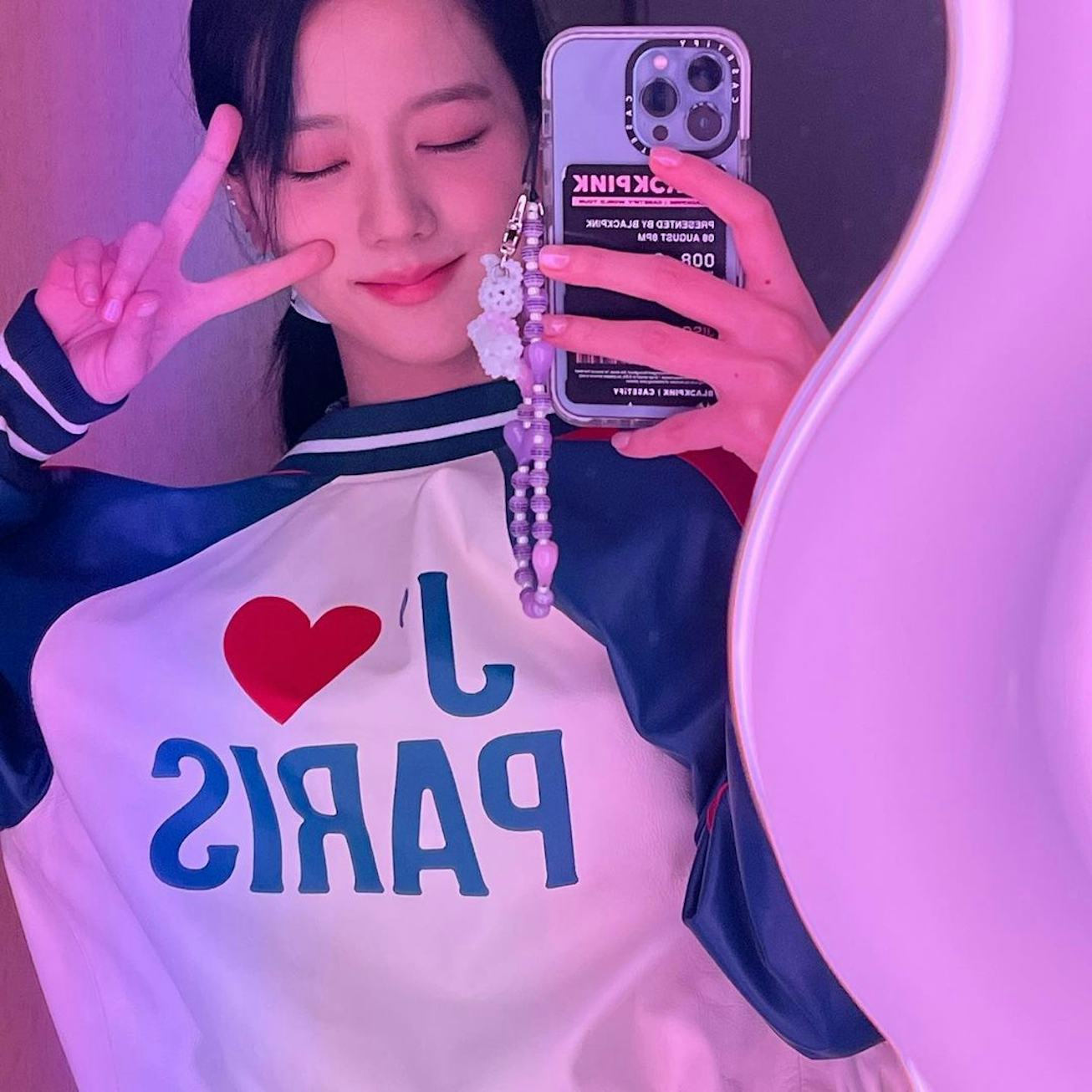 Blackpink's Jisoo and her String Ting phone charm.